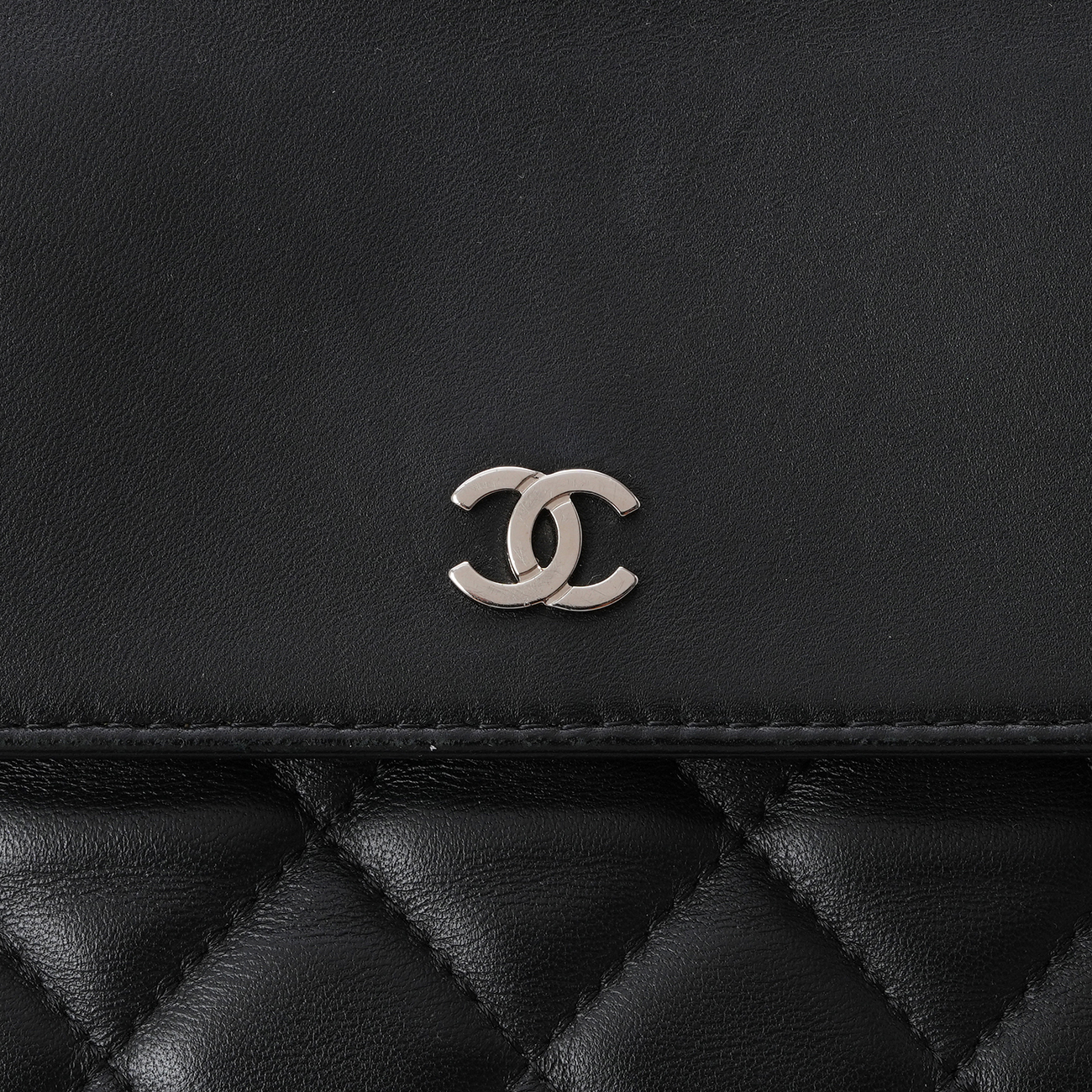 CHANEL(USED)샤넬 A82683 램스킨 플랩 클러치