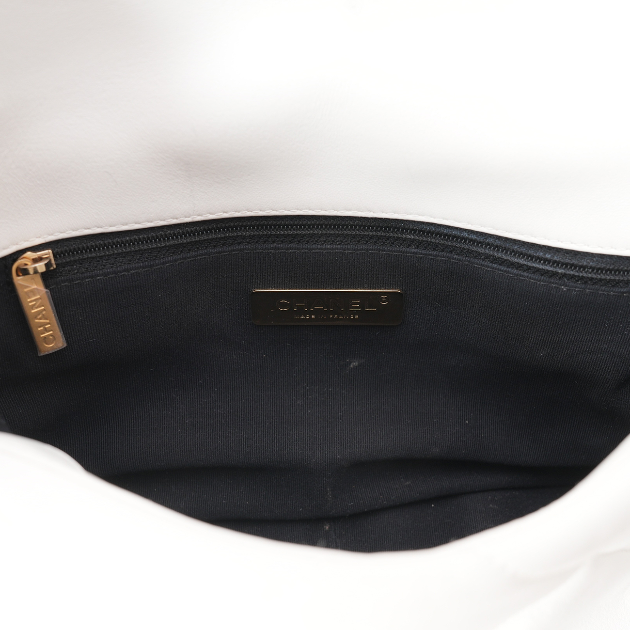 CHANEL(USED)샤넬 19백 미듐 화이트