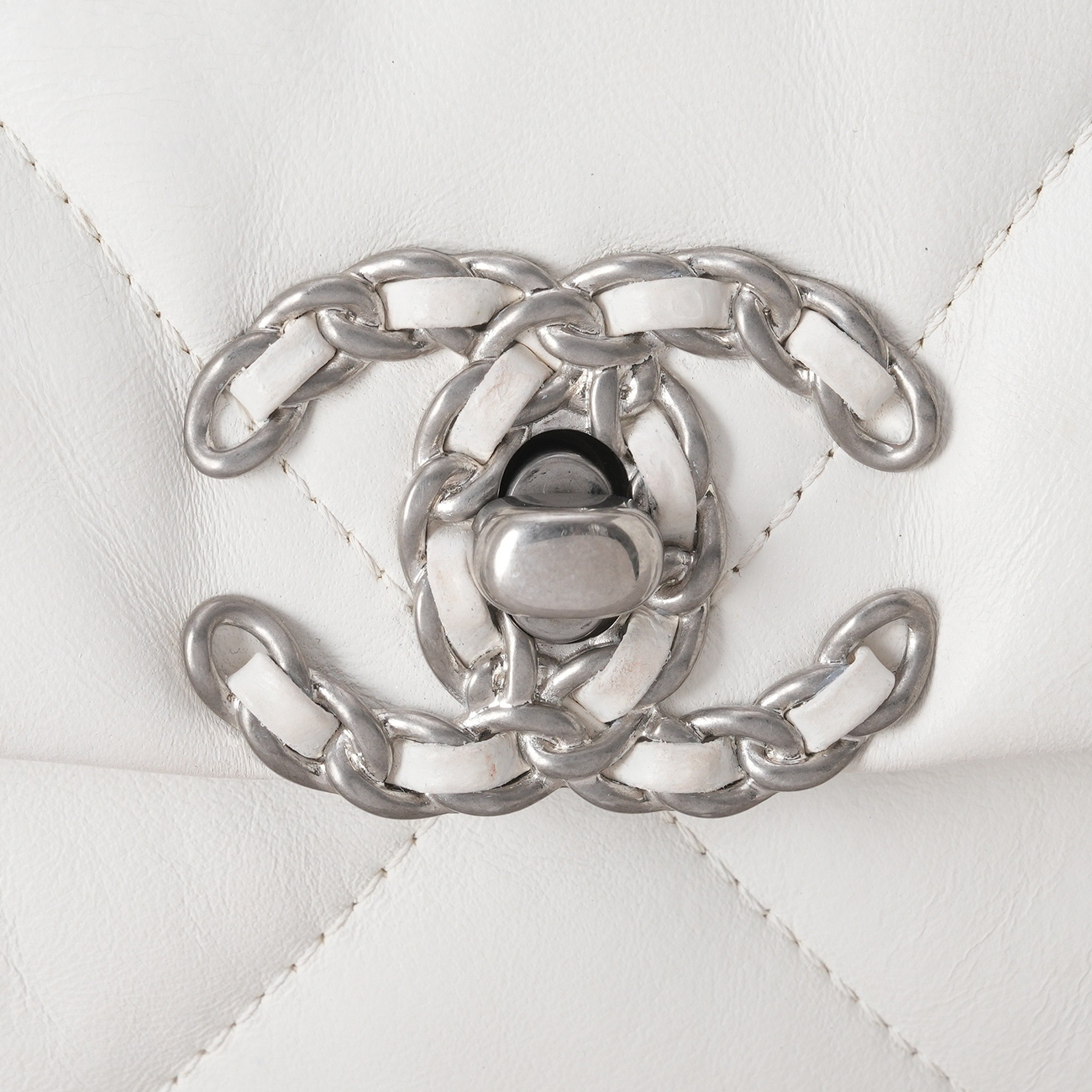 CHANEL(USED)샤넬 19백 미듐 화이트