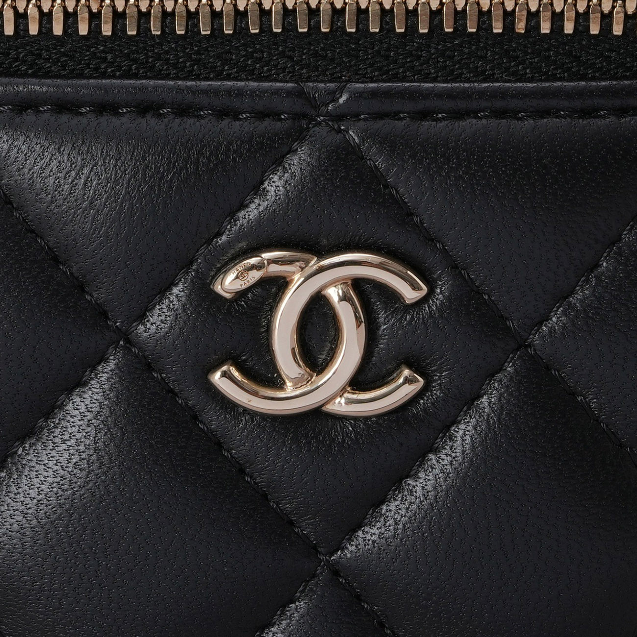 CHANEL(USED)샤넬 AP1447 램스킨 체크볼 베니티 미니