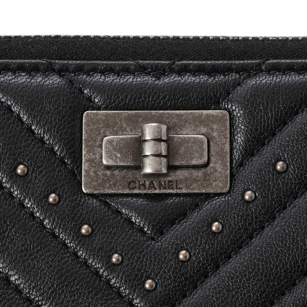 CHANEL(USED)샤넬 2.55 빈티지 닷 쉐브론 클러치 블랙