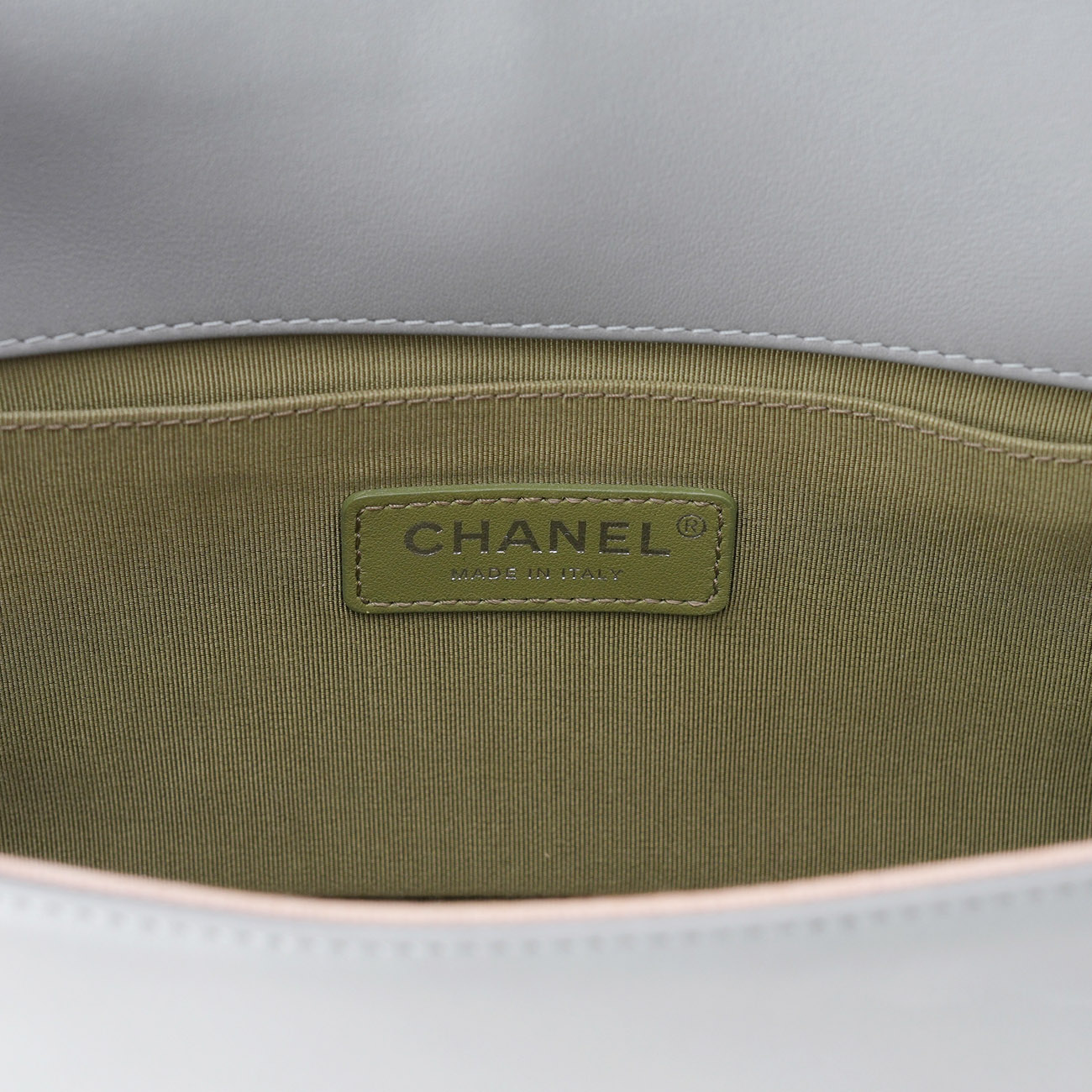 CHANEL(USED)샤넬 보이샤넬 미듐 플랩백