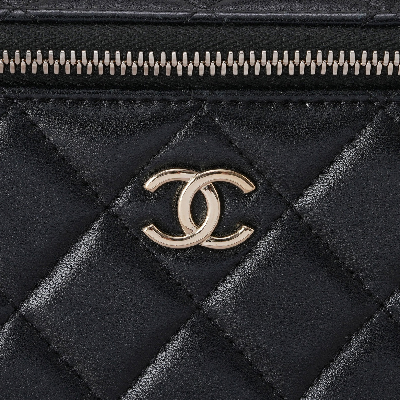CHANEL(USED)샤넬 CC로고 램스킨 탑핸들 베니티