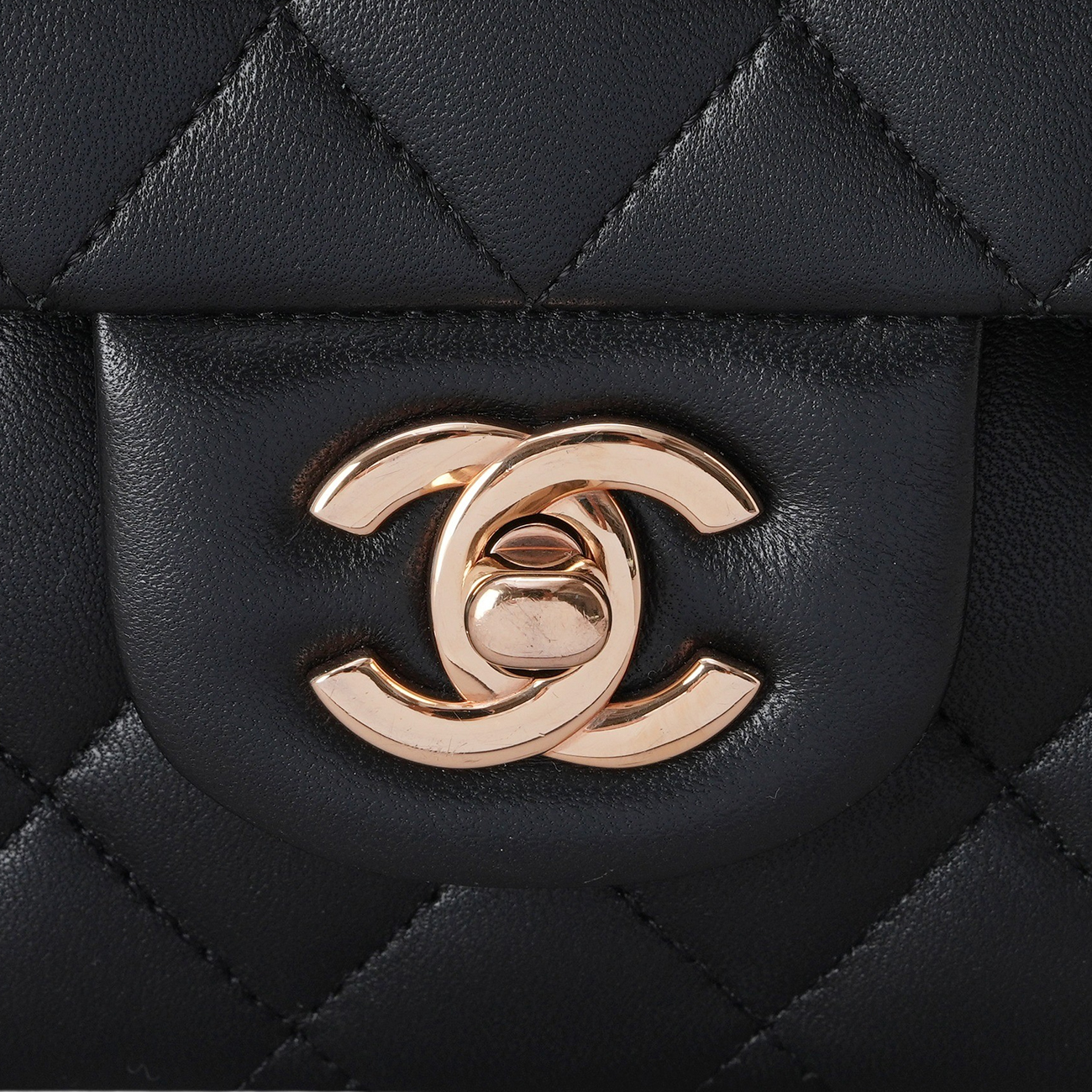 CHANEL(USED)샤넬 램스킨 클래식 미듐 플랩백 블랙