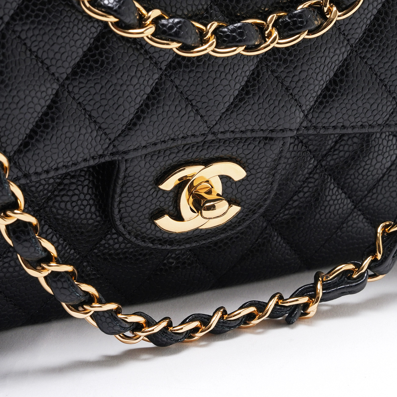 CHANEL(USED)샤넬 A01112 캐비어 클래식 미듐 플랩 백