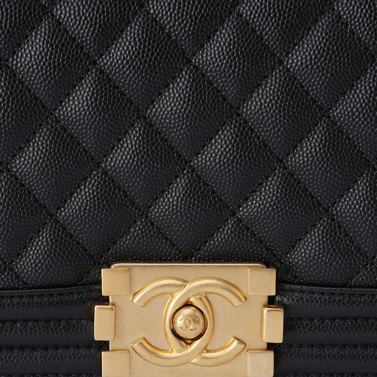 CHANEL(USED)샤넬 캐비어 보이샤넬 미듐 플랩백