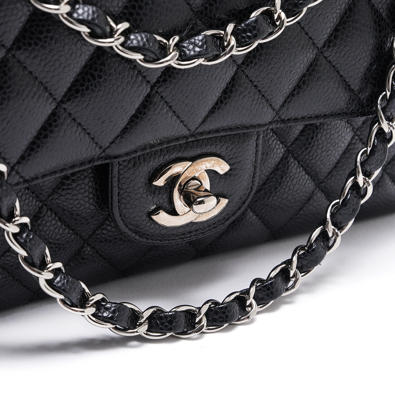 CHANEL(USED)샤넬 캐비어 클래식 미듐 플랩백