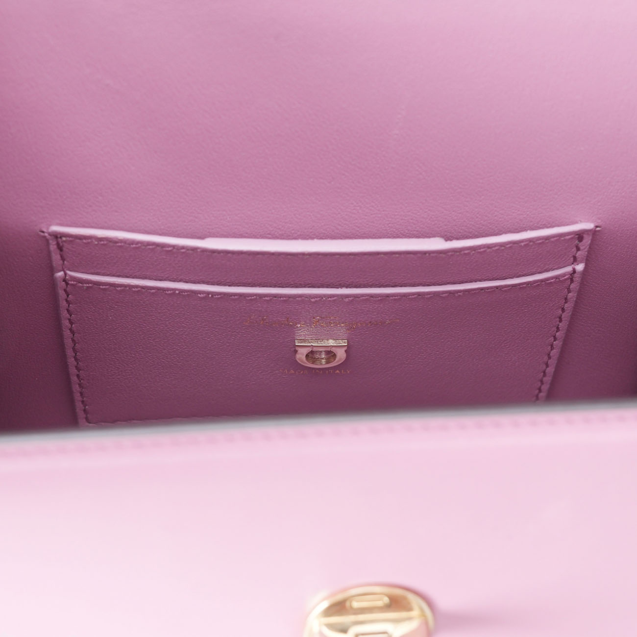 FERRAGAMO(USED)페레가모 21H647 간치니 박시즈 스몰 탑핸들 숄더백