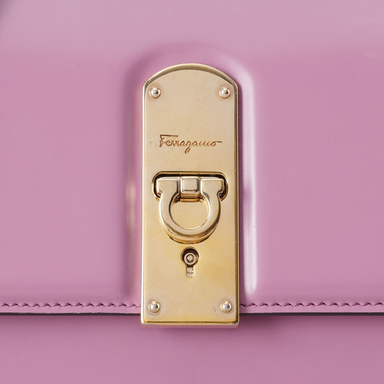 FERRAGAMO(USED)페레가모 21H647 간치니 박시즈 스몰 탑핸들 숄더백