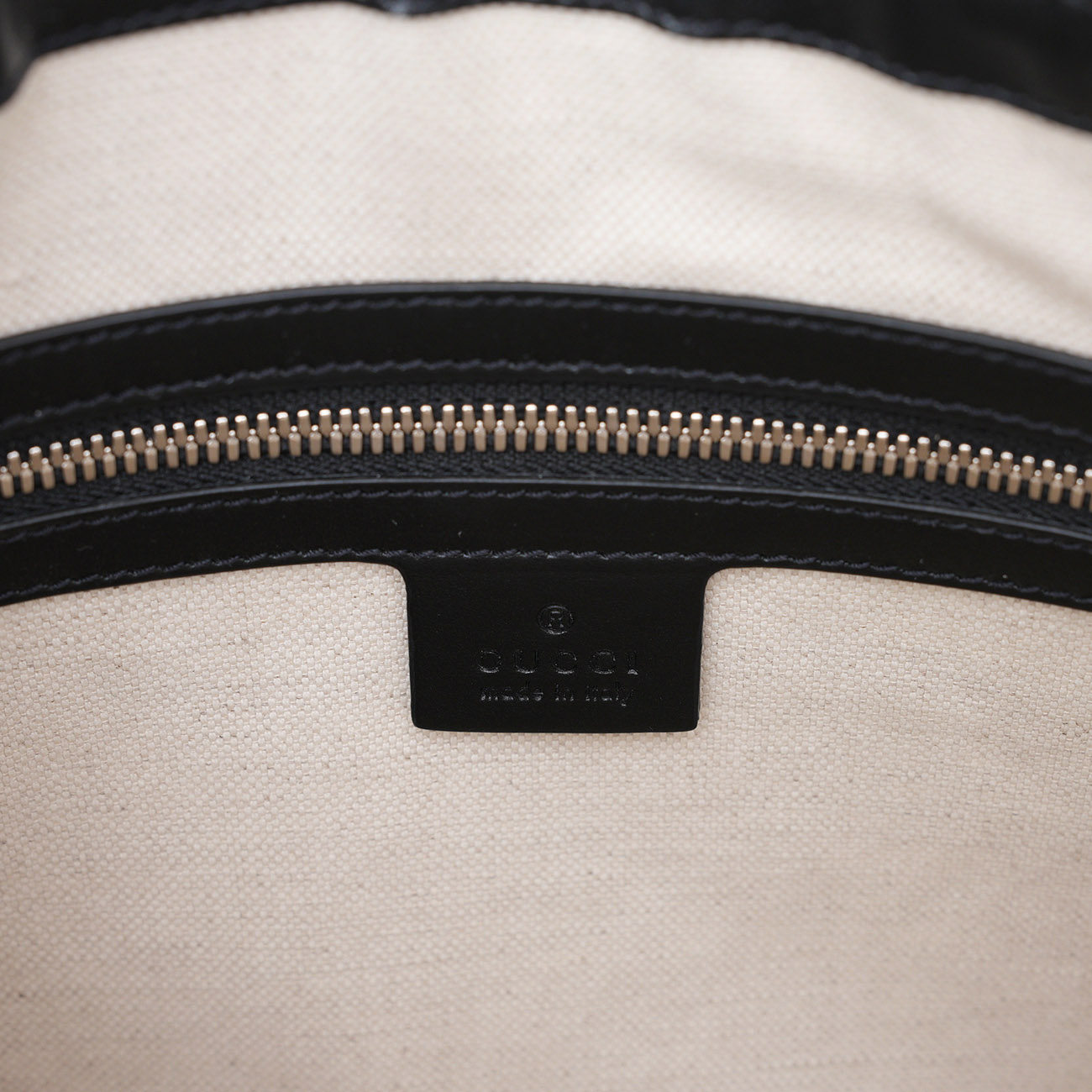 GUCCI(USED)구찌 658565 엠보스 메신저백
