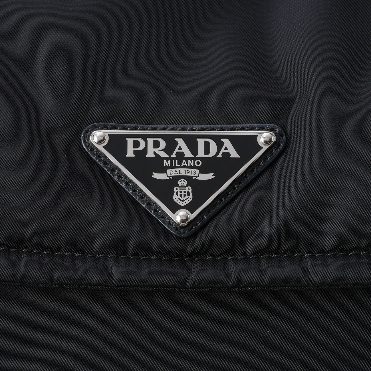 PRADA(USED)프라다 1BD256 트래블러 라지 리나일론 패딩 숄더백
