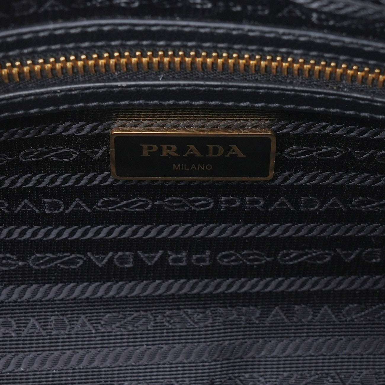 PRADA(USED)프라다 1BH089 앰보시드 크로스백