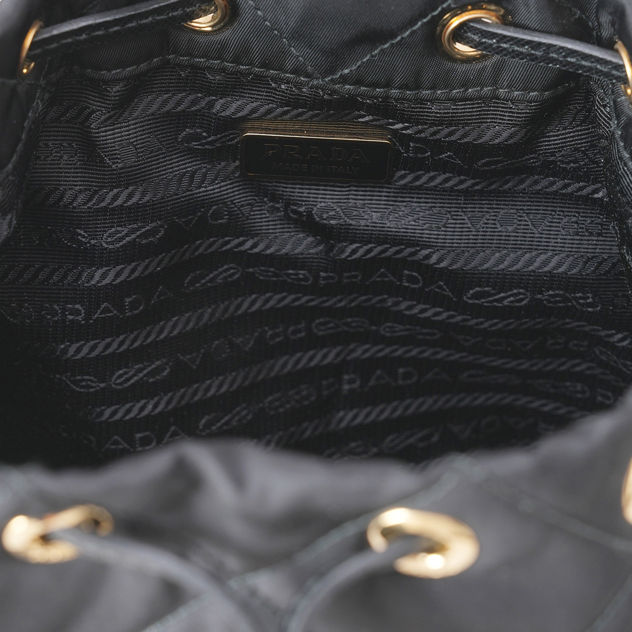 PRADA(USED)프라다 리나일론 퀼팅 버킷백