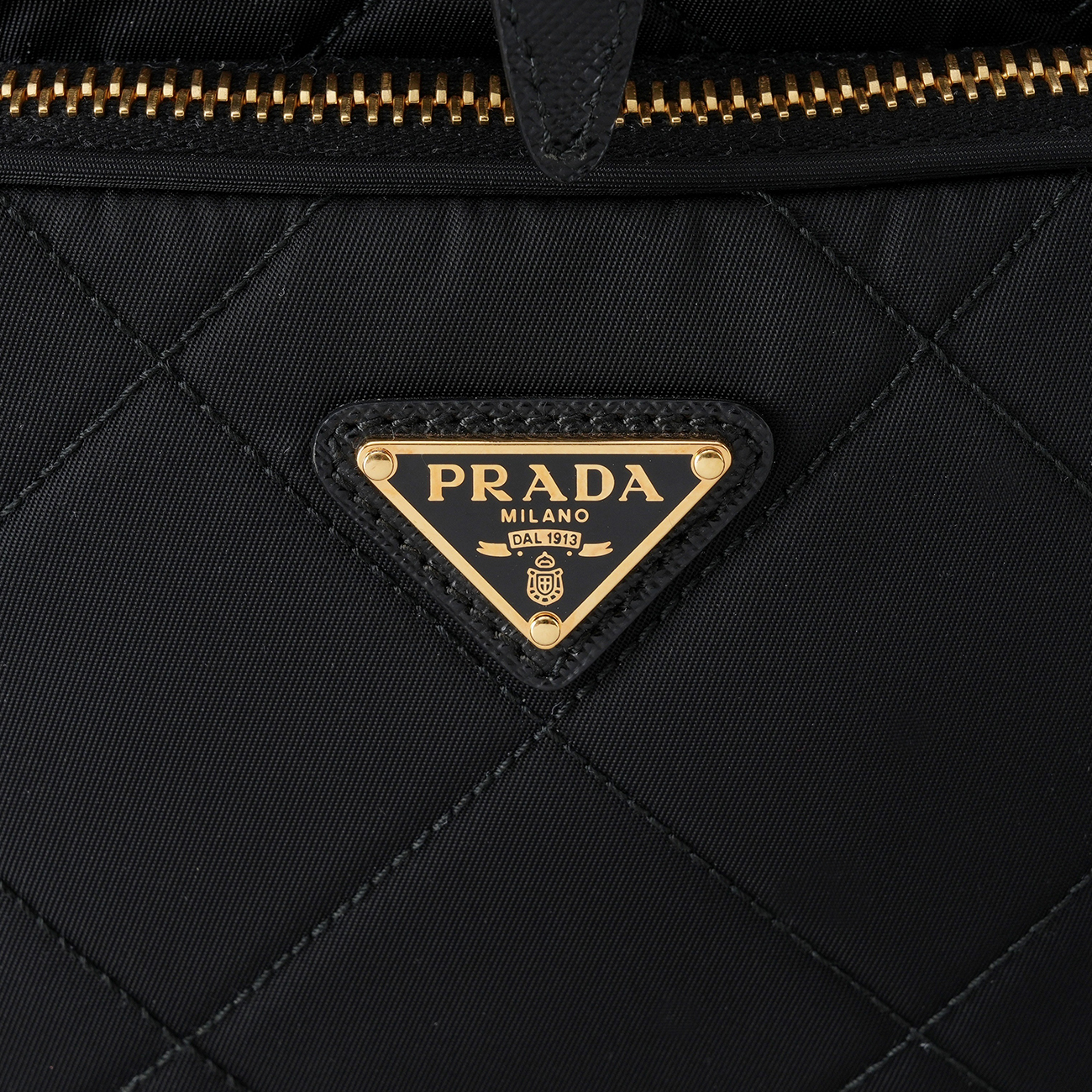 PRADA(USED)프라다 리나일론 퀼팅 버킷백