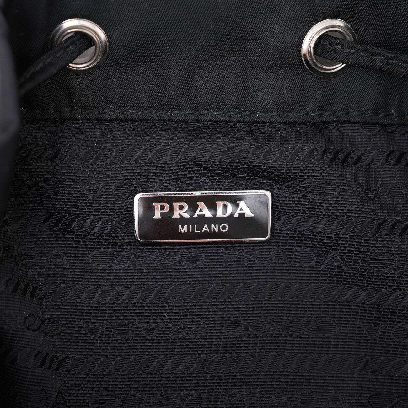 PRADA(USED)프라다 나일론 스터드 버킷백