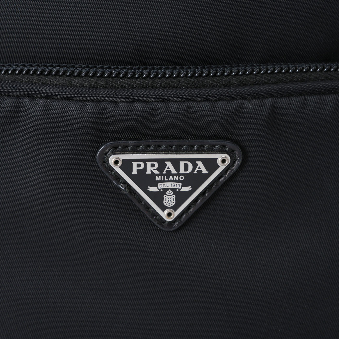 PRADA(USED)프라다 나일론 스터드 버킷백