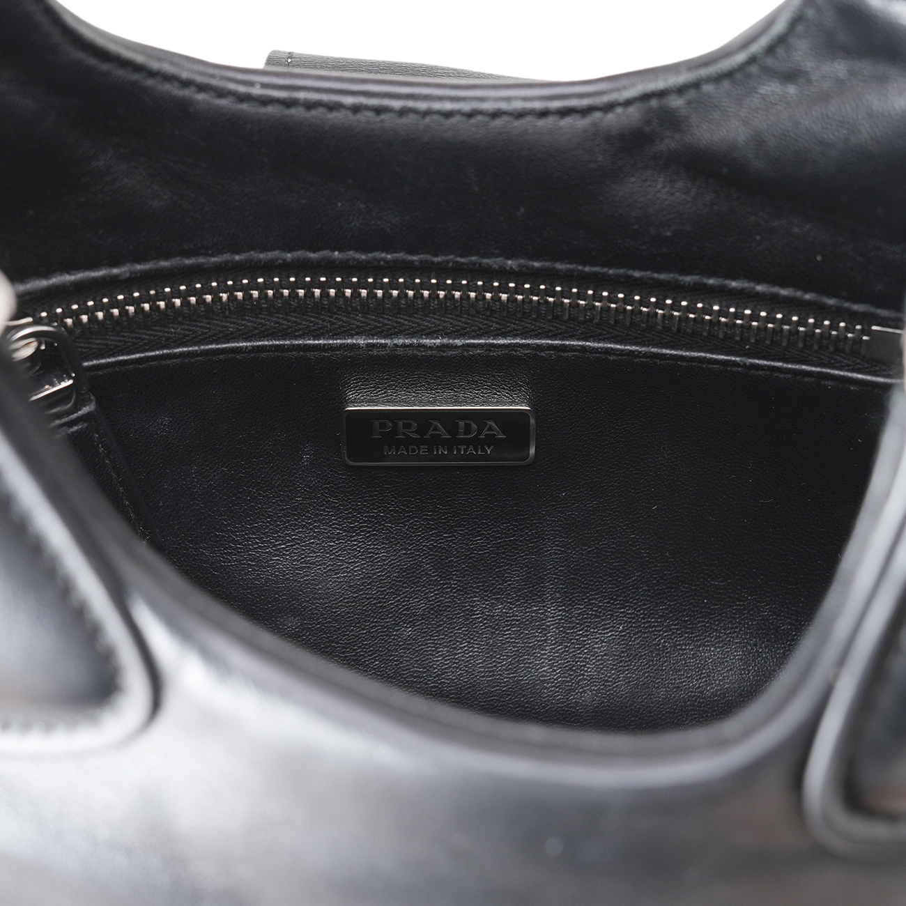 PRADA(USED)프라다 1BA381 나파 패딩 문 백