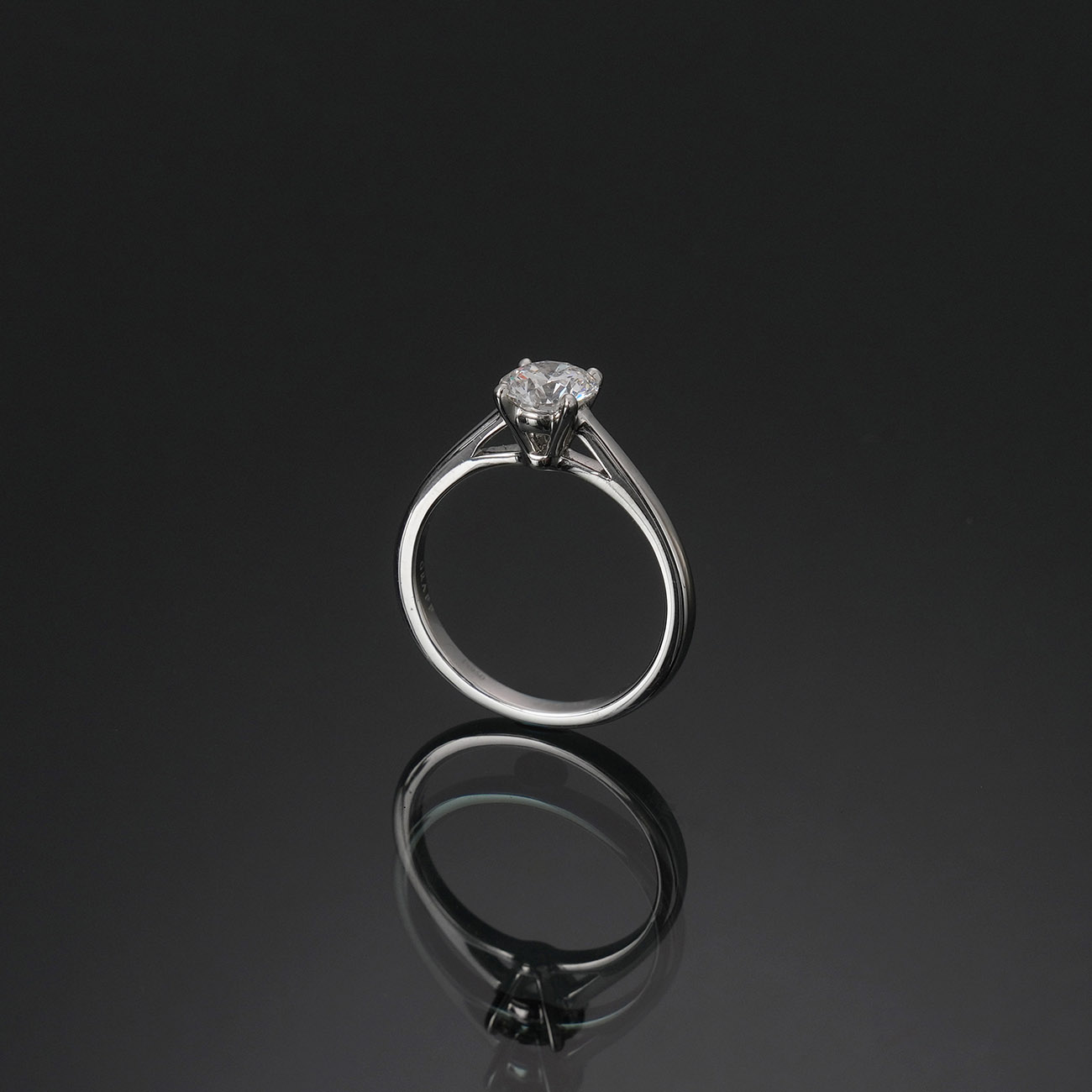 GRAFF(USED)그라프 화이트 라운드 다이아 파라곤 솔리테어 링 #48