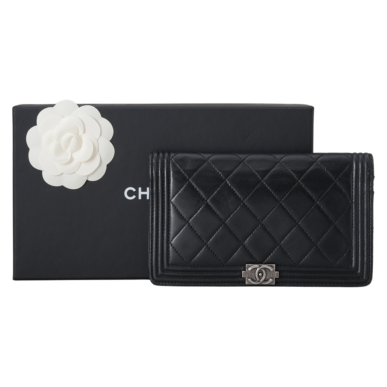 CHANEL(USED)샤넬 램스킨 보이샤넬 장지갑