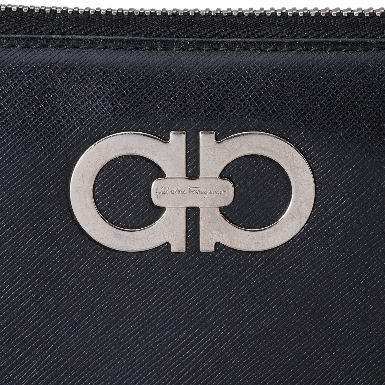 SALVATORE FERRAGAMO(USED)페레가모 간치니 지퍼 장지갑