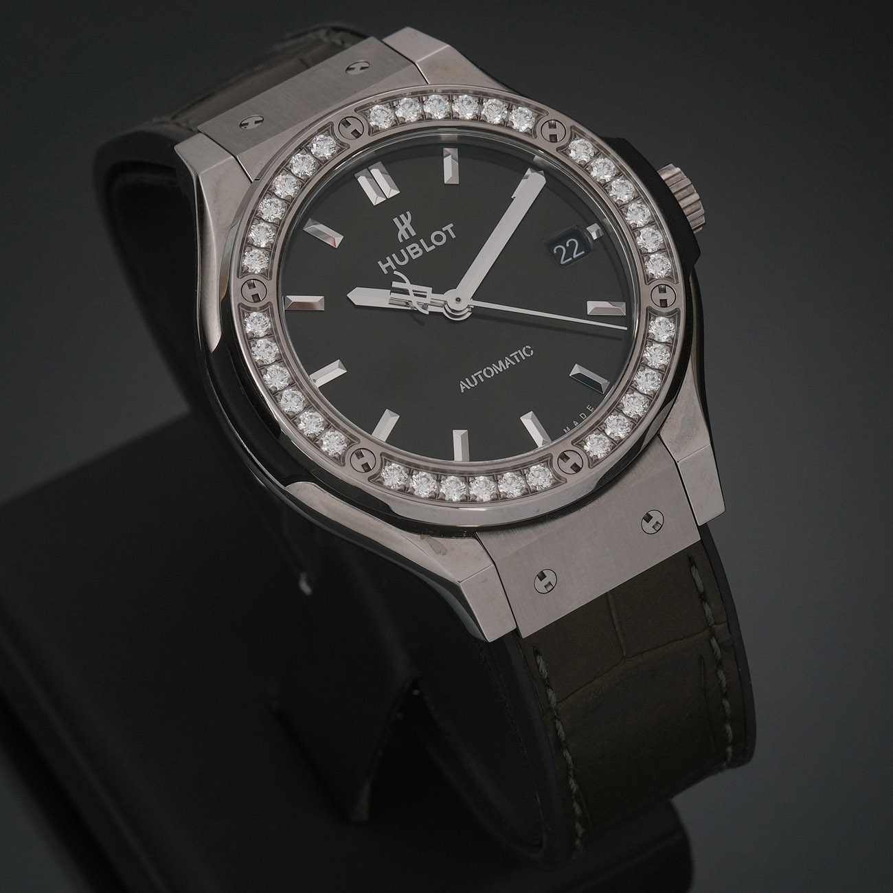 HUBLOT(USED)위블로 다이아몬드 베젤 클래식 퓨전 티타늄 그린 워치